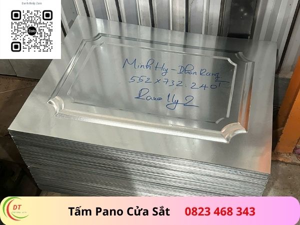 tấm pano cửa sắt